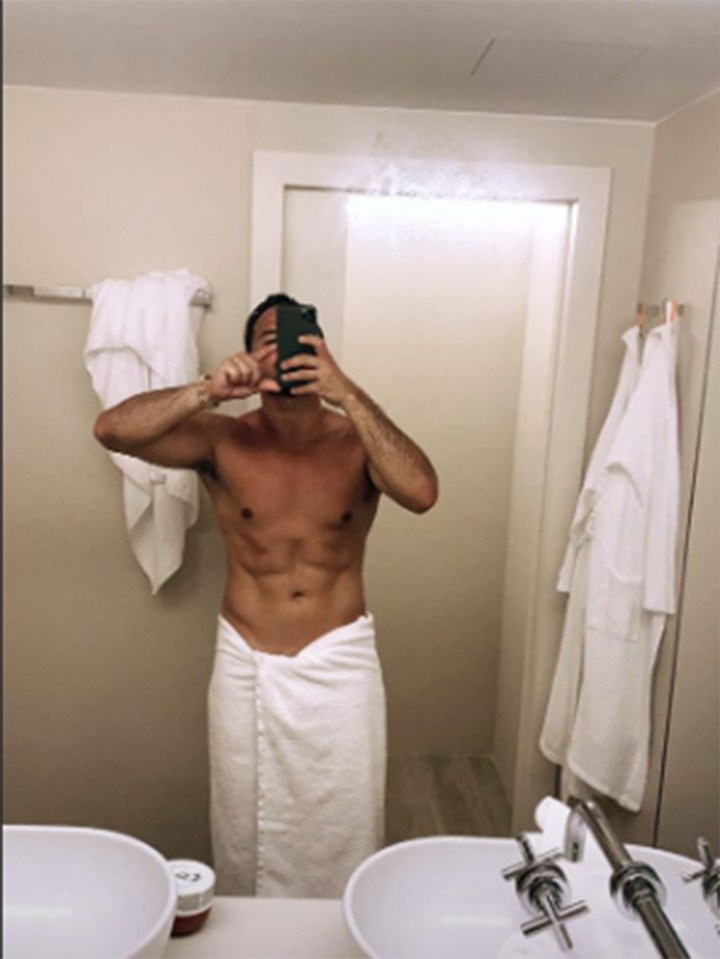 Former Corrie star Ryan Thomas flaunted his six pack for a selfie