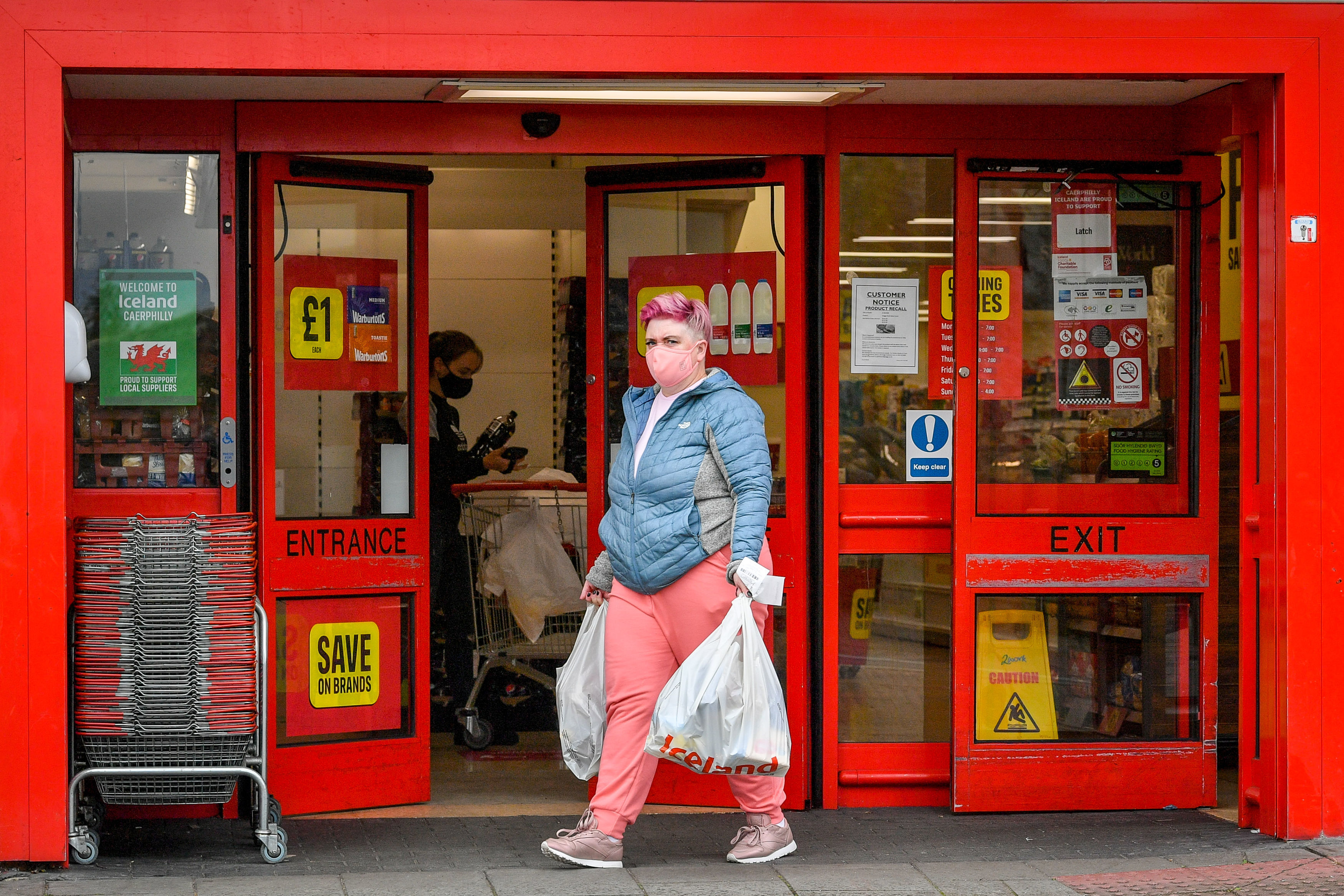 Shops in Wales will be banned from selling booze after 10pm