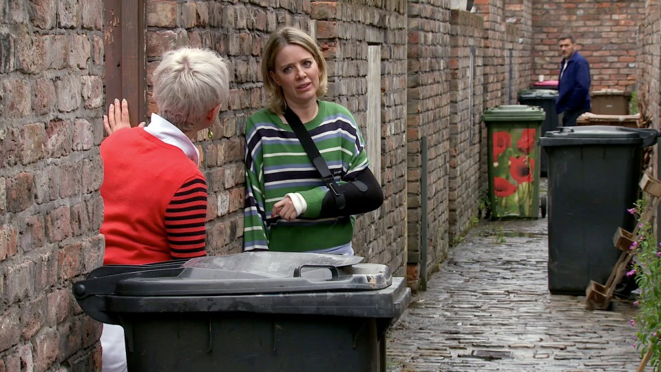 Debbie spots Peter and Abi chatting in the ginnel