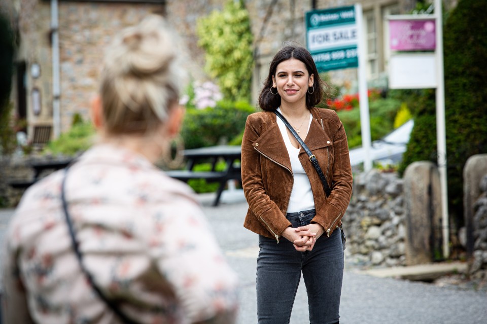 Tracy asks Meena why she hasn't paid her B&B bill