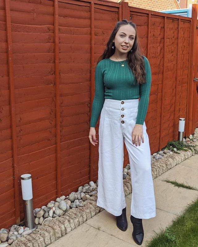 Lauren's top was free from Facebook Marketplace, her trousers cost £2 in a charity shop and her shoes were 20p from a jumble sale - making the total outfit cost £2.20