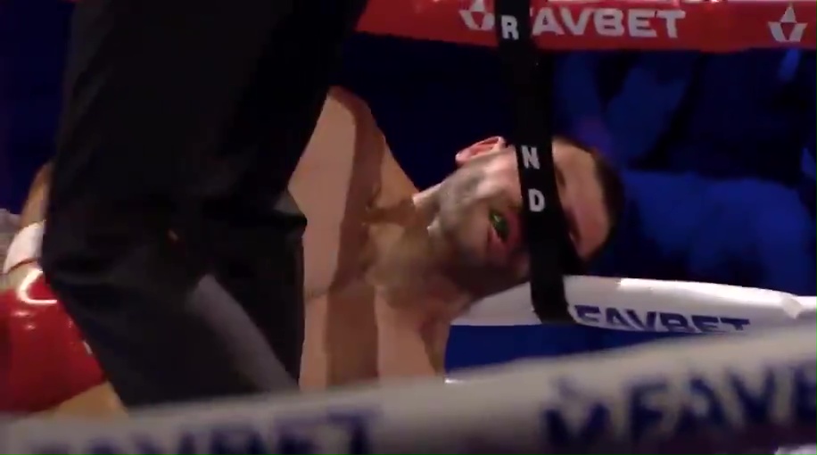 Alexandre Kartozia was left knocked out cold with his head resting on the ropes