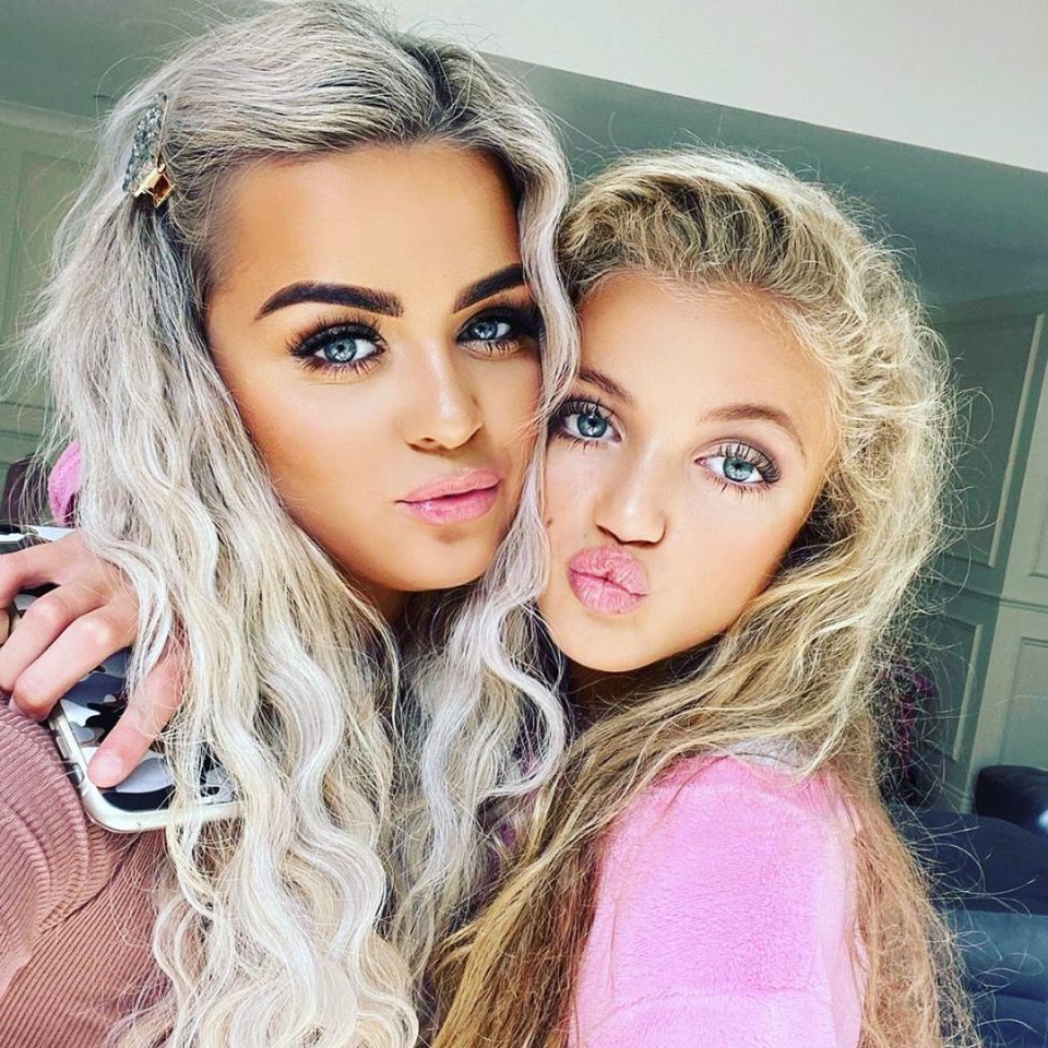 Princess adopting her mum's pose in the selfie with makeup artist Zoe James