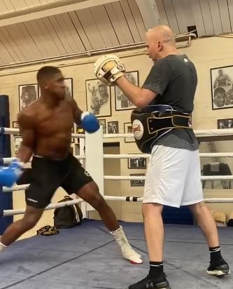 Anthony Joshua launches a right uppercut