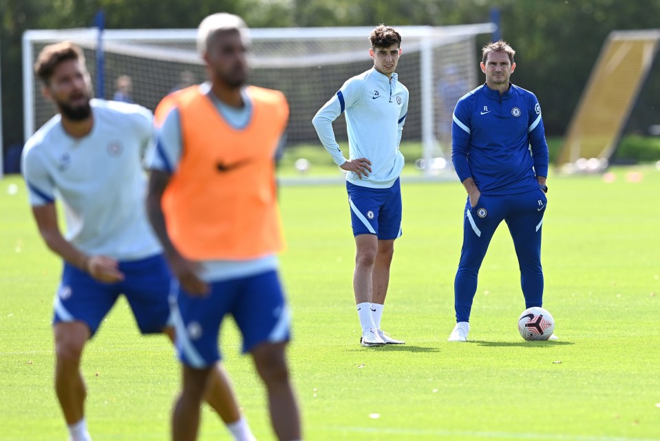 Chelsea boss Frank Lampard with Havertz in training 