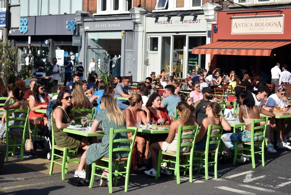 Pubs have to close at 10pm and are only be able to do table service