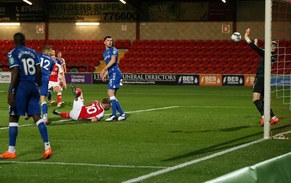 Pickford gifted two goals to Fleetwood with Ancelotti now considering his future 