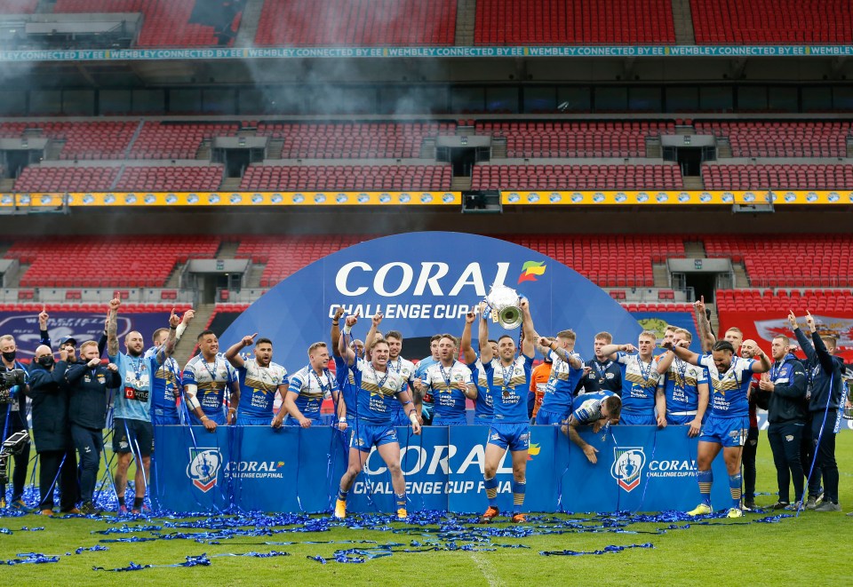  Leeds Rhinos partied all the way home in their kit after winning the Challenge Cup