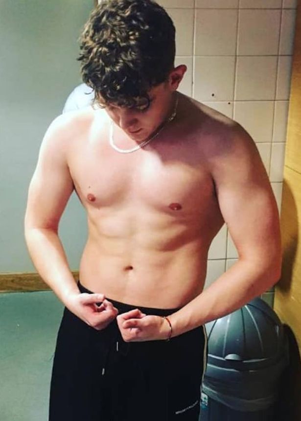 The soap star sent fans into a frenzy with his tone physique 