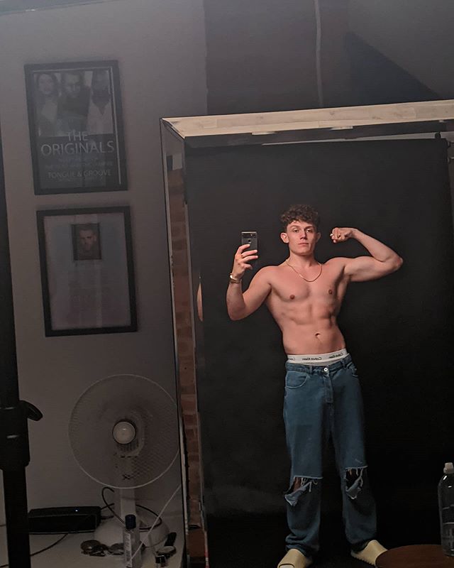 Ellis Hollins showed off his ripped abs after body transformation