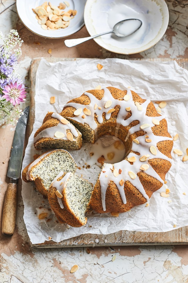 To finish the cake, toast the flaked almonds and sprinkle them over the icing 