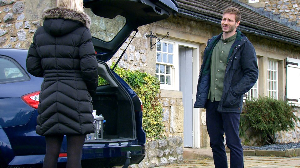 Jamie catches Belle and tells Paddy what she's done