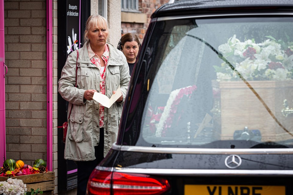 Mary suggests a mock funeral so Mick will think Todd is dead