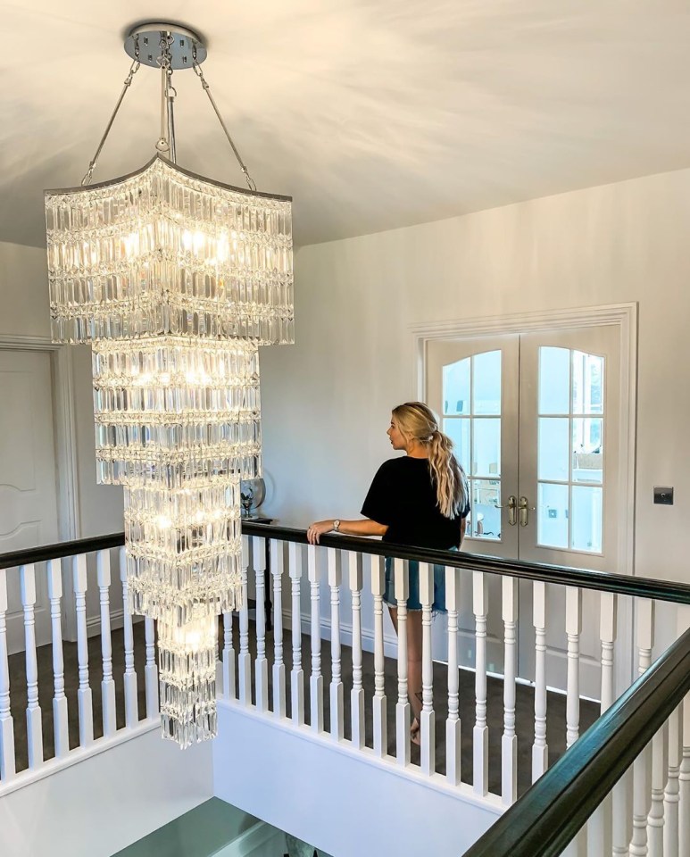 Olivia gave fans a glimpse of their magnificent four tier chandelier 