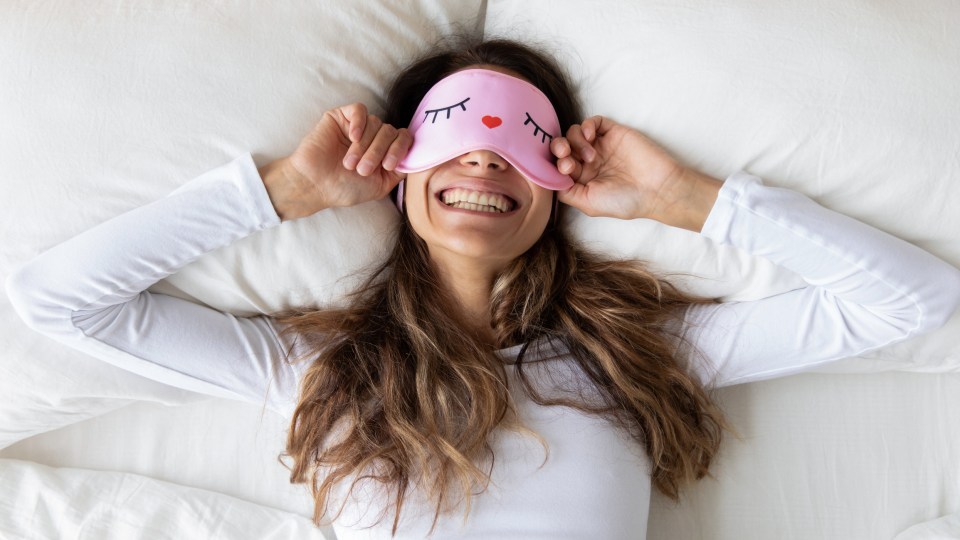 Silentnight’s sleep expert, Dr Nerina Ramlakhan, has shared some tips on how to get the best night's sleep when it's cold