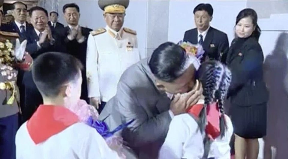 Kim kissing a girl who had presented him with flowers 