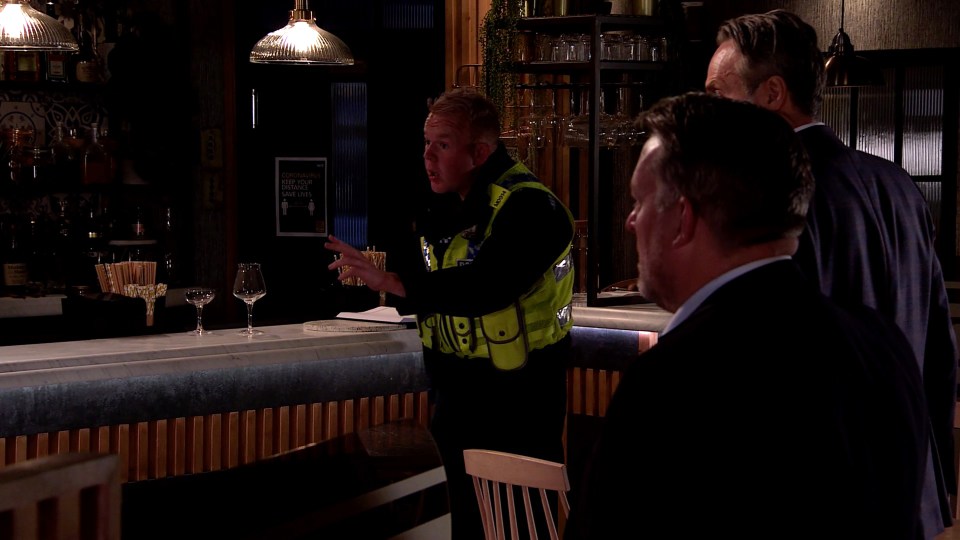 Corrie's Craig doesn't wait for back-up and rushes into the Bistro to save Faye