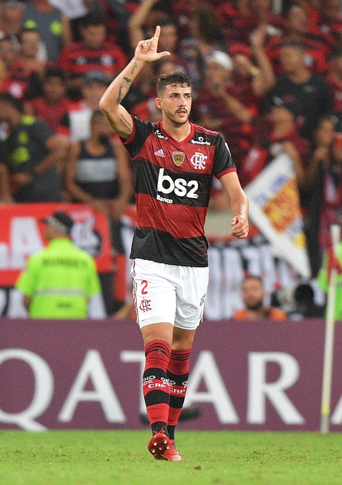 The Brazilian defender was unable to finish the match for Flamengo