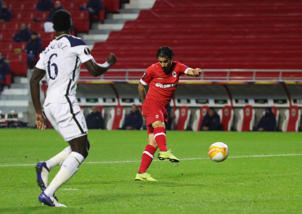 Lior Refaelov scored the only goal of the game as Tottenham suffered defeat in Antwerp