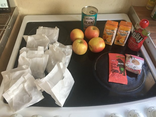  Marcus Rashford shared a snap from a parent showing what they received in their package