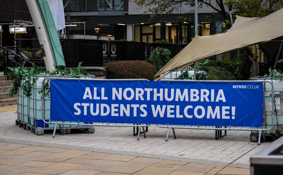 A sign welcoming students to Northumbria University 