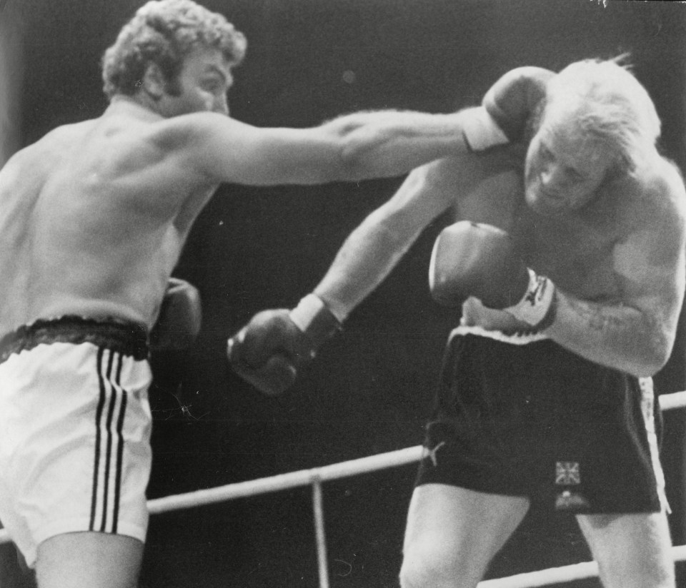 The bout between Joe Bugner and Richard Dunn was all over in just 2min 14sec