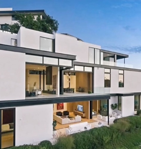 But she still managed to upgrade her digs after buying this new build in the Hollywood Hills