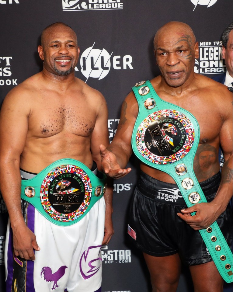 The two boxing legends were presented with special commemorative WBC belts