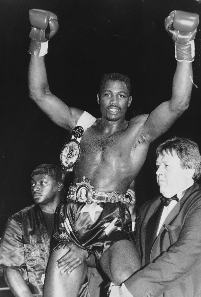 Lennox Lewis beat Gary Mason in the seventh round after an impressive performance