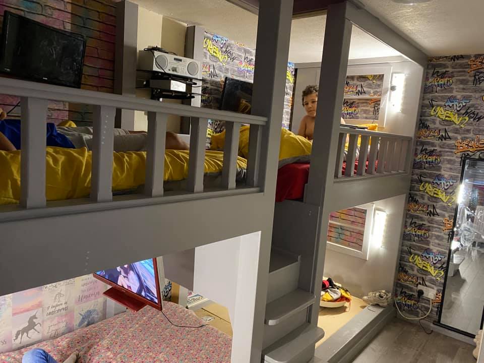 Mum-of-eight Julie Rawlinson, did something similar but has two sets of bunks for four of her daughters