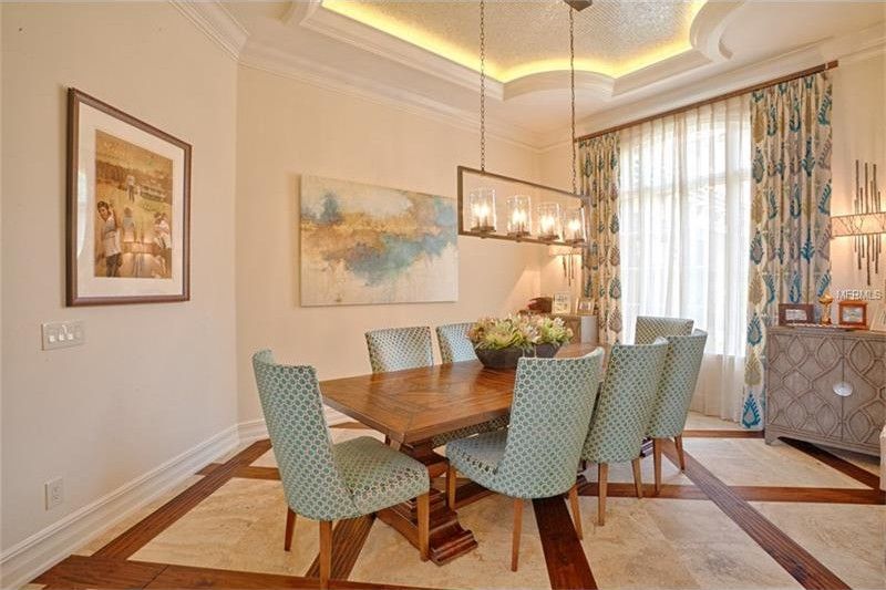 A former dining room is ideal to entertain