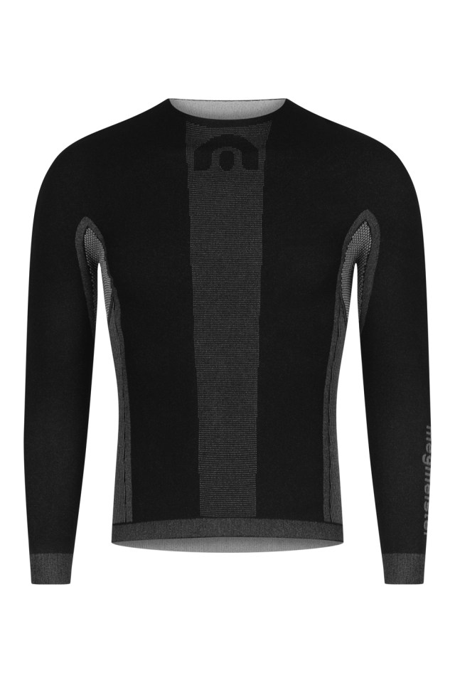 This Long Sleeve Baselayer is lightweight and prevents you from getting sweaty