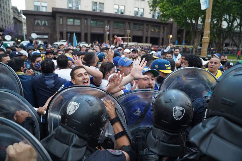 Hundreds of fans of Maradona faced off with cops in Buenos Aires