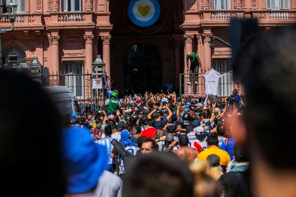 Hundreds came out to mourn Maradona as his body left the presidential palace 