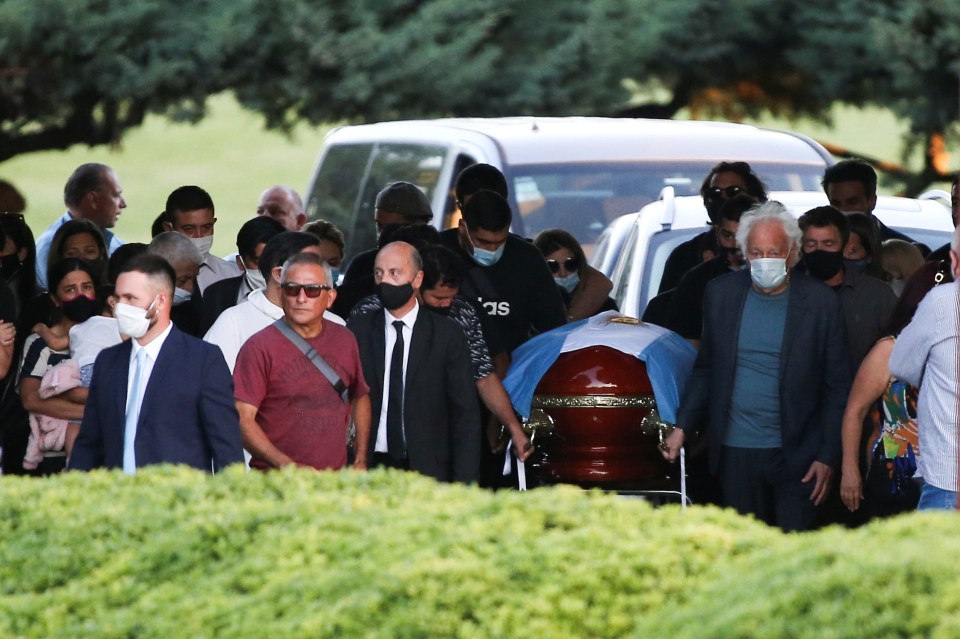 A small group of family and friends carried Maradona's casket with the flag of Argentina draped over it