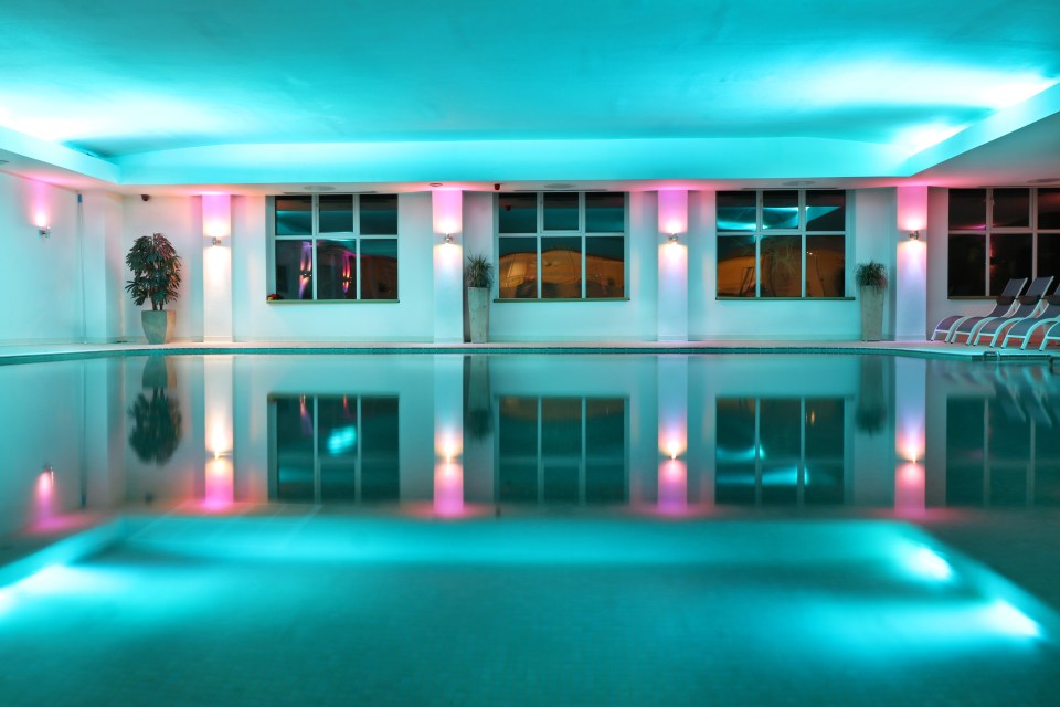  Relax in the Titanic Spa's swimming pool