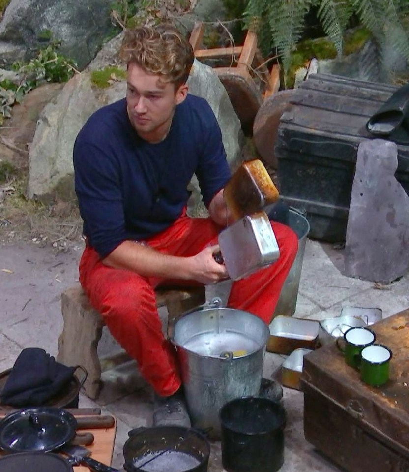 I'm A Celeb's AJ Pritchard re-washed the pans Shane Nolan has cleaned