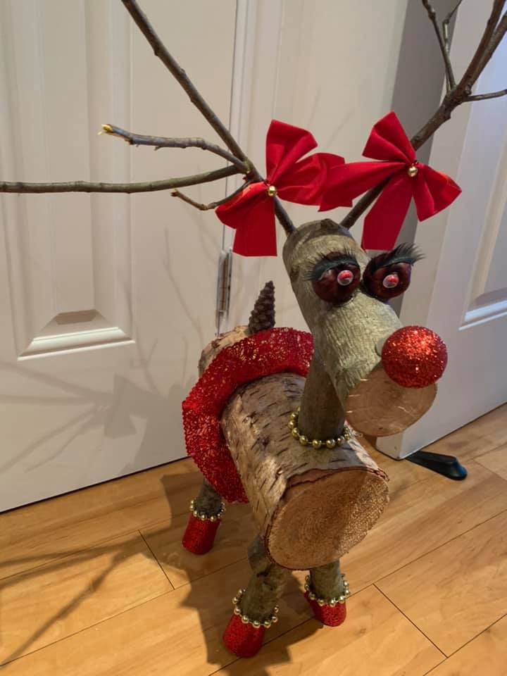 She used £3 logs from B&M to create adorable reindeer figurines 