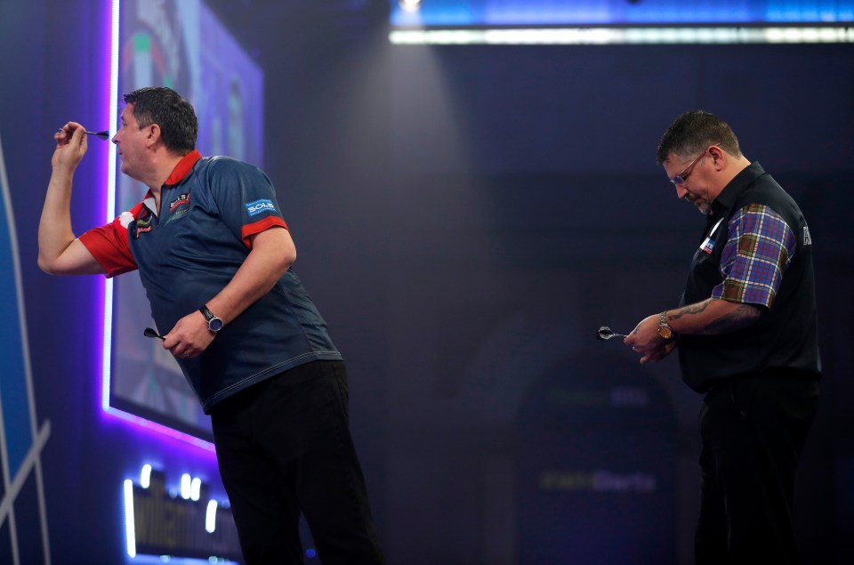 Anderson beat Austrian Suljovic despite chuntering on stage