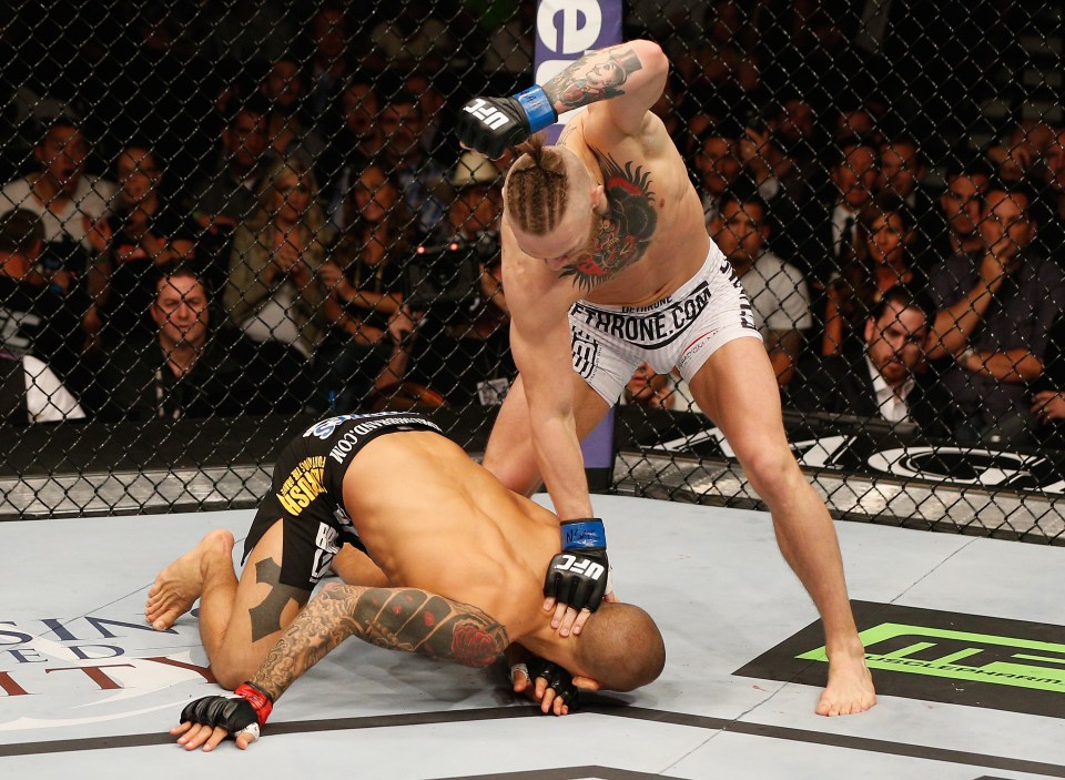 Conor McGregor knocking out Dustin Poirier in 2014 