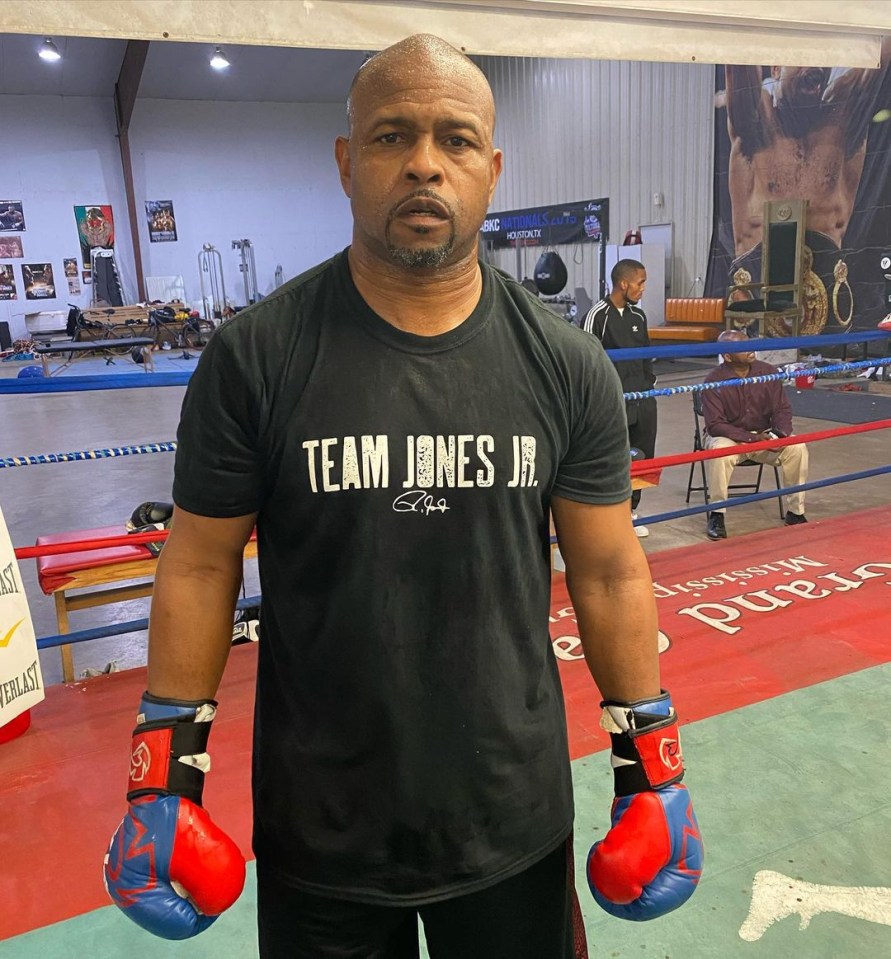 Roy Jones Jr is in talks to fight Anderson Silva