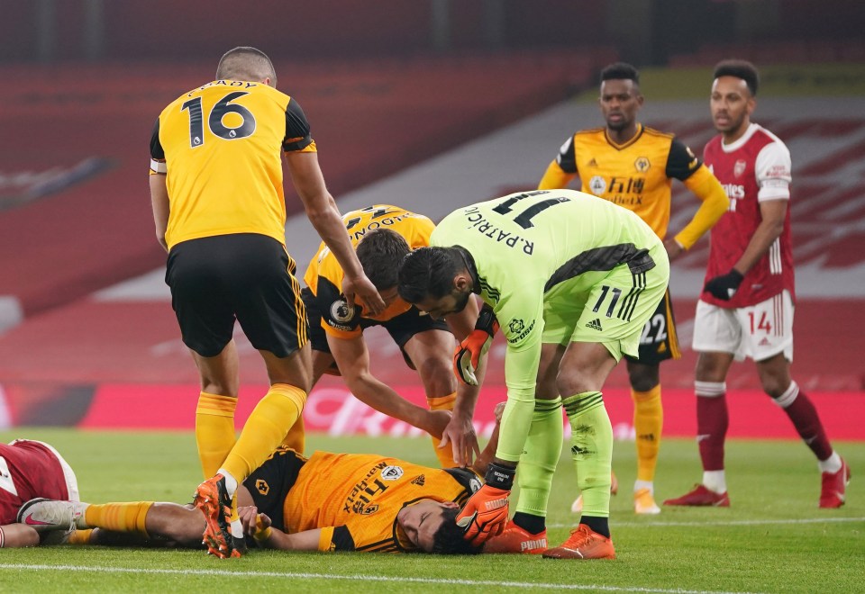 Raul Jimenez was knocked out by the impact of David Luiz’s head