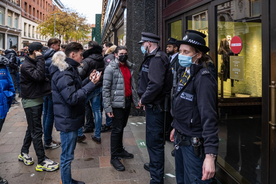 Police prevented their entry to Harrods, because of a lack of Covid compliance