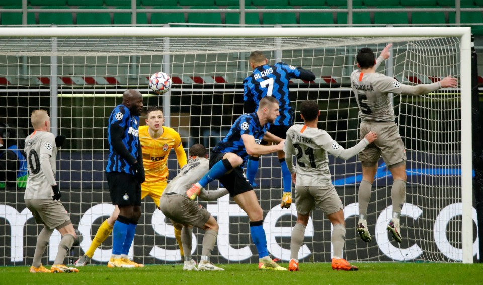 Inter Milan nearly scored a last-gasp winner only for Lukaku to block Sanchez's bullet header