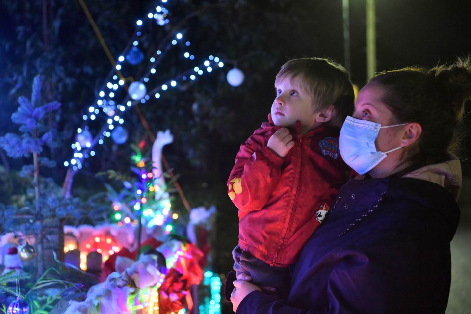 Darren said visitors were asked to wear masks and follow a one-way system but some neighbours were not happy