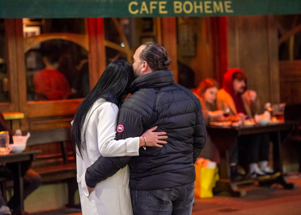 A couple shared a sweet moment at the end of the evening