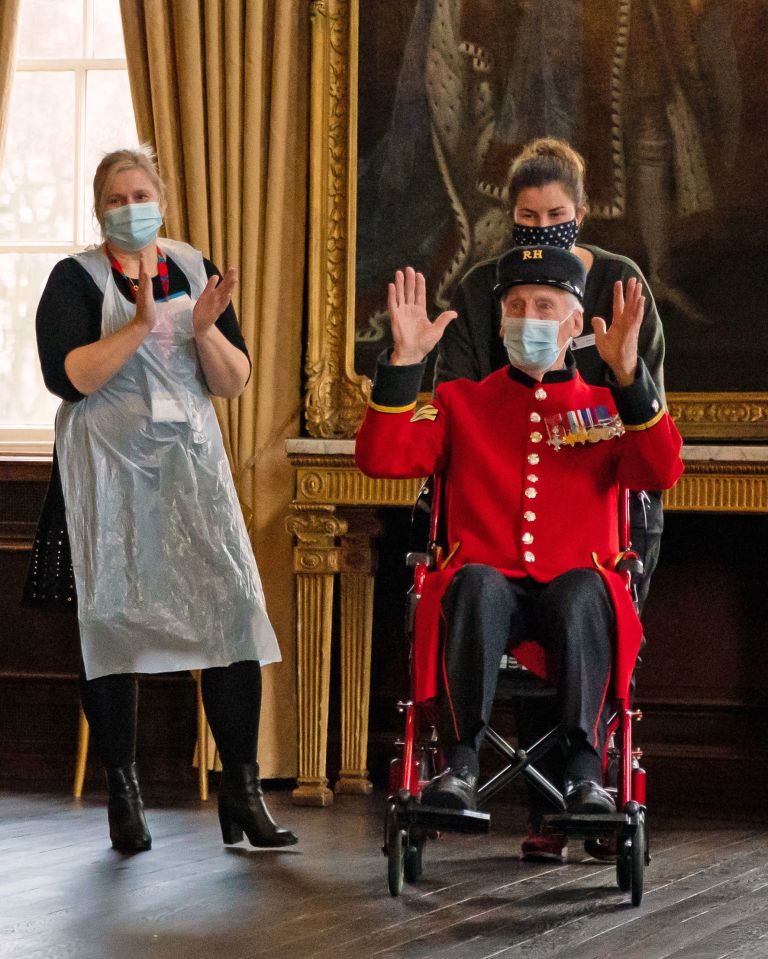 Chelsea Pensioner Bob Sullivan, 98, called the vaccine 'the best early Christmas gift'