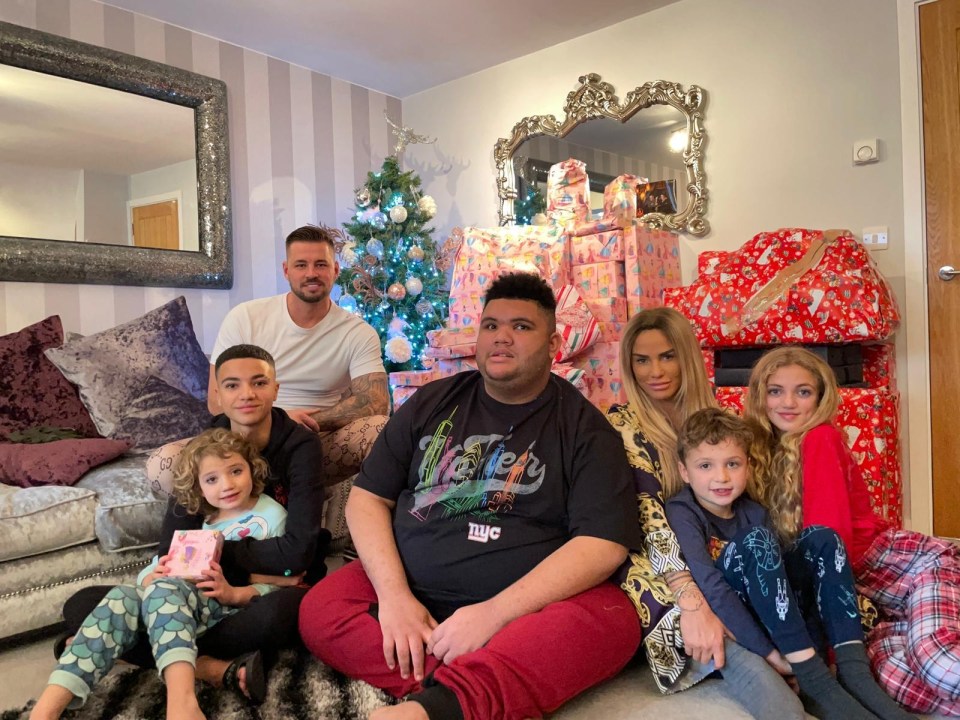 Katie Price strikes a pose alongside Carl Woods and her five children