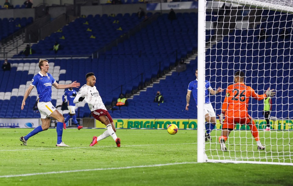 Pierre-Emerick Aubameyang missed a big chance to open the scoring earlier