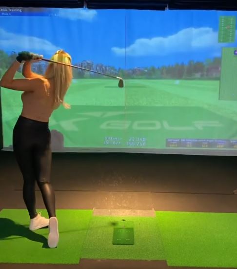 The former pro showed off her perfect swing